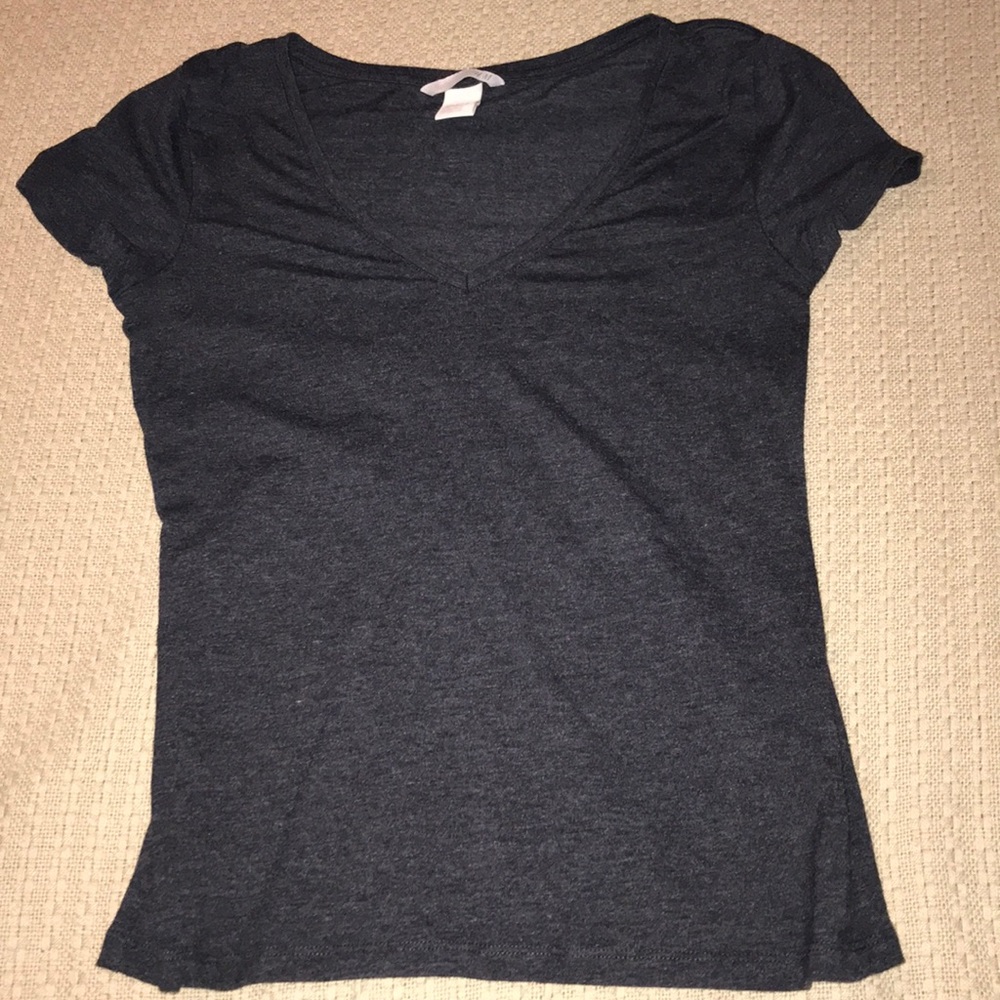 H&M basic small V-neck tee